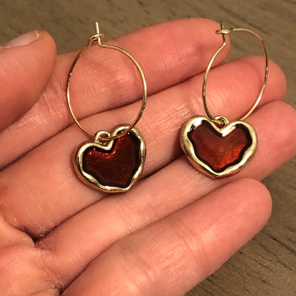 Gold Tone Heart Hoop Fashion Jewelry Earrings - Picture 5 of 8